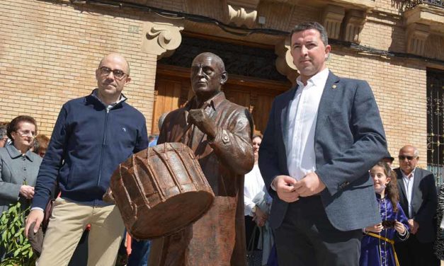 Inauguración de la estatua de Luis Buñuel en Calanda